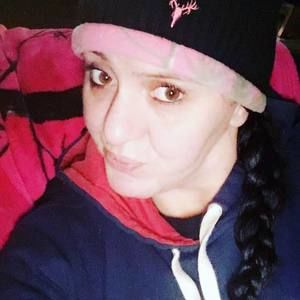 Meet your Posher, Crystal